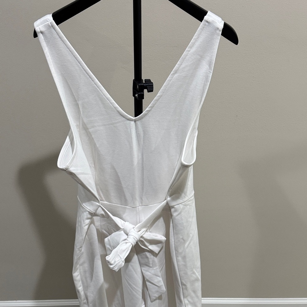 White Sleeveless V-Neck Jumpsuit with Waist Tie - Picture 2 of 3
